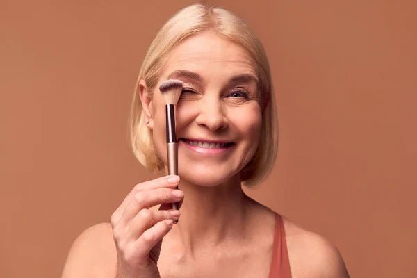 Jak dbać o skórę wokół oczu – skuteczna pielęgnacja z naturalnymi kosmetykami Orientana - Orientana